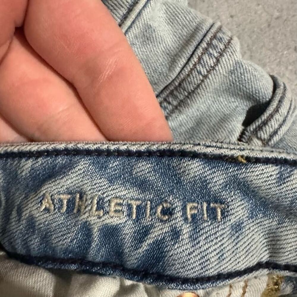 American Eagle Athletic Fit Jeans Mens 32x30 Lightwash Airflex + Faded - Picture 5 of 8